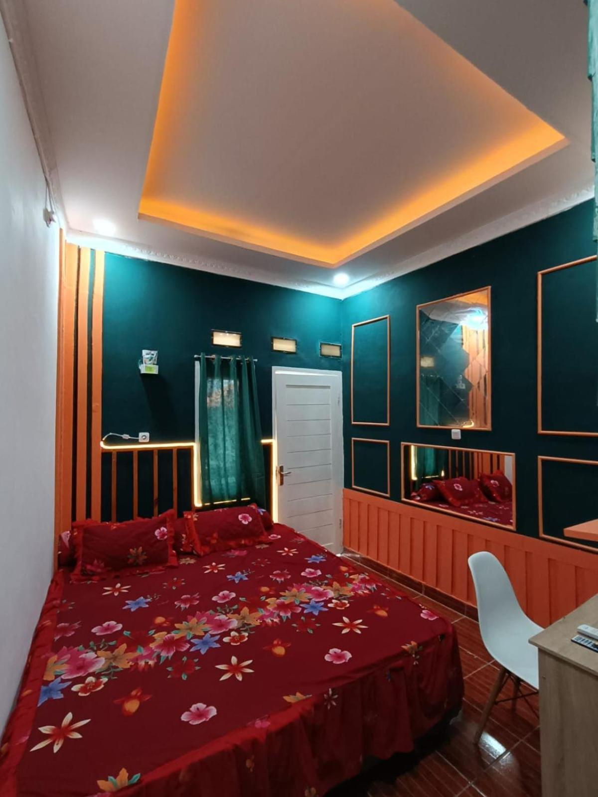Hotel Oyo Life 92977 Neba Kost Aesthetic Peladen Exterior foto
